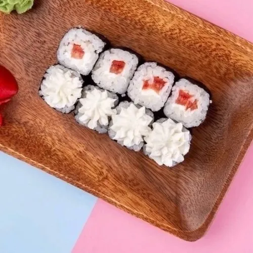 Маки с томатом и сыром